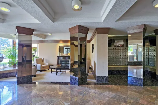 1890 Valley Farm RD #207, Pickering, ON L1V 6B4