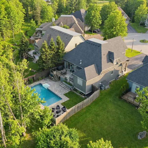 11 Breakwater CT, Gravenhurst, ON P1P 0A2