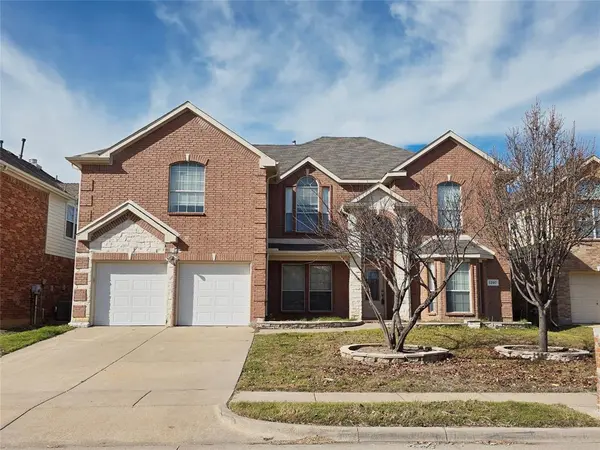 5207 W Cove Way, Grand Prairie, TX 75052