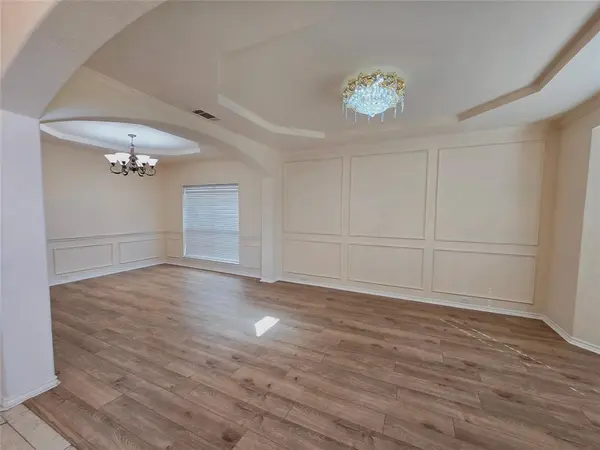 5207 W Cove Way, Grand Prairie, TX 75052