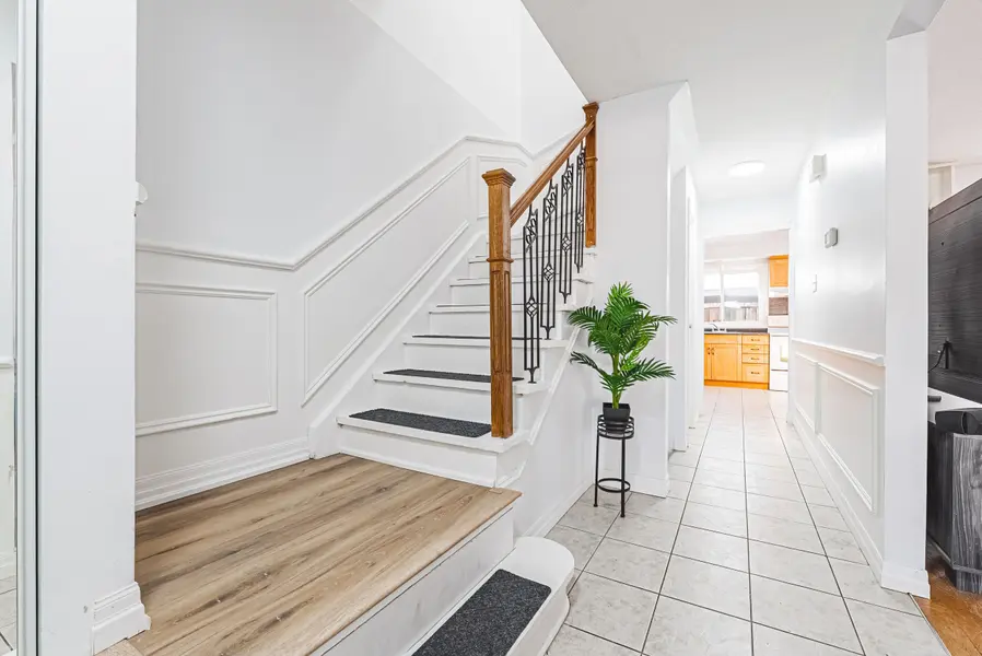 2220 UPPER MIDDLE RD #4, Burlington, ON L7P 3P4