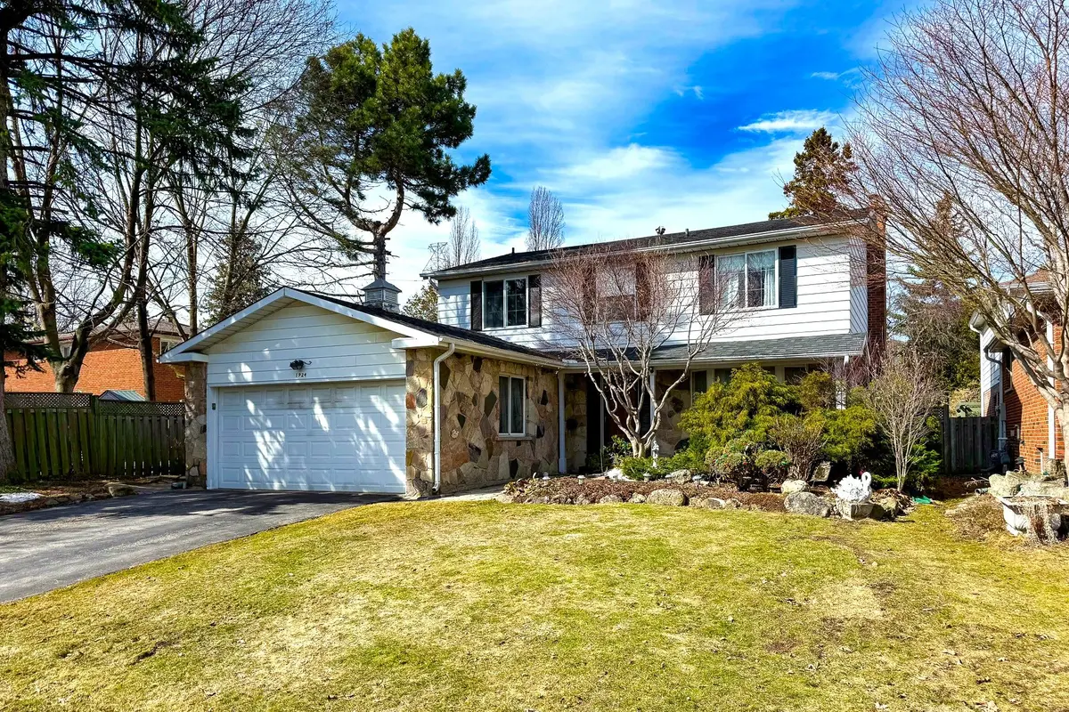 1924 Steepbank CRES, Mississauga, ON L4X 1T8