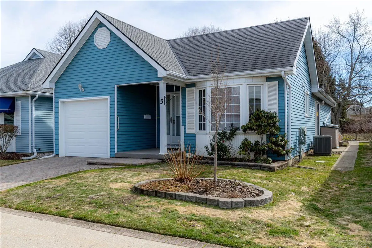 5 Sinclair DR, Tillsonburg, ON N4G 5L6