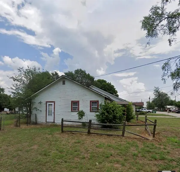 250 W Thompson Street,  Jacksboro,  TX 76458