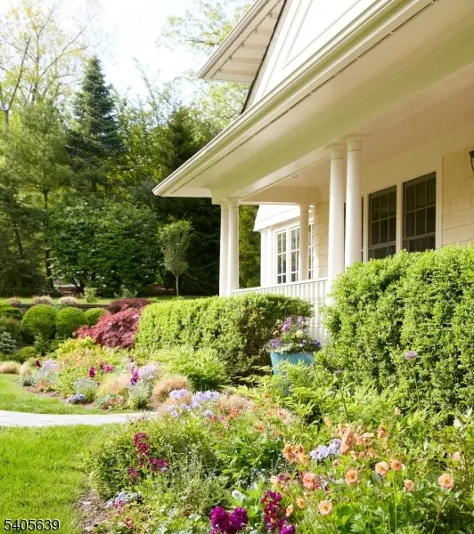 2 Robert Dr, Millburn Twp., NJ 07078