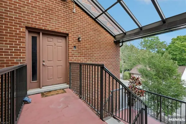 5 Millay Ct, Teaneck Twp., NJ 07666