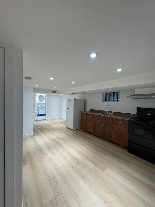 858 Manning AVE #BSMT, Toronto C02, ON M6G 2W8