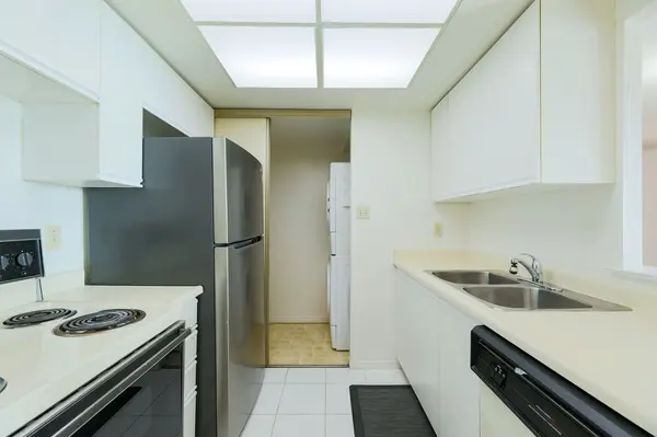 3 Greystone Walk DR #525, Toronto E04, ON M1K 5J4