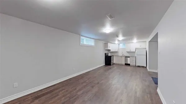 133 B Harrison DR, Newmarket, ON L3Y 4P5