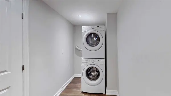 133 B Harrison DR, Newmarket, ON L3Y 4P5