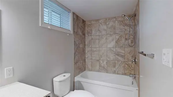 133 B Harrison DR, Newmarket, ON L3Y 4P5