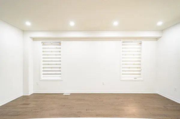 37 BAYCROFT BLVD, Essa, ON L3W 0M1