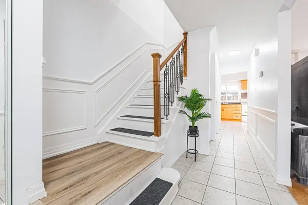 2220 UPPER MIDDLE RD #4, Burlington, ON L7P 3P4