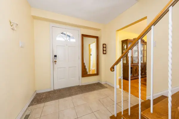 1924 Steepbank CRES, Mississauga, ON L4X 1T8