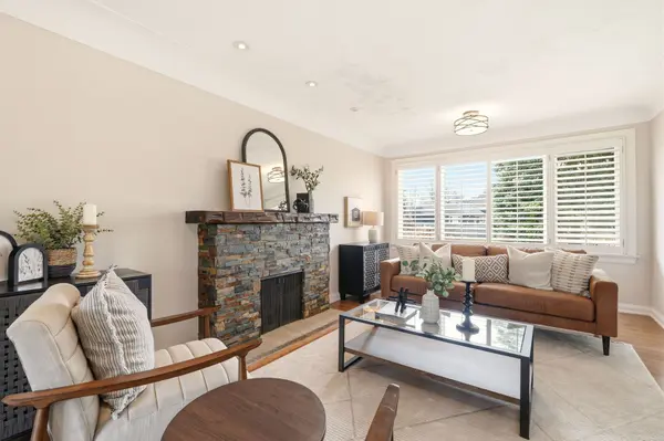 45 Crescent RD, Oakville, ON L6K 1W3