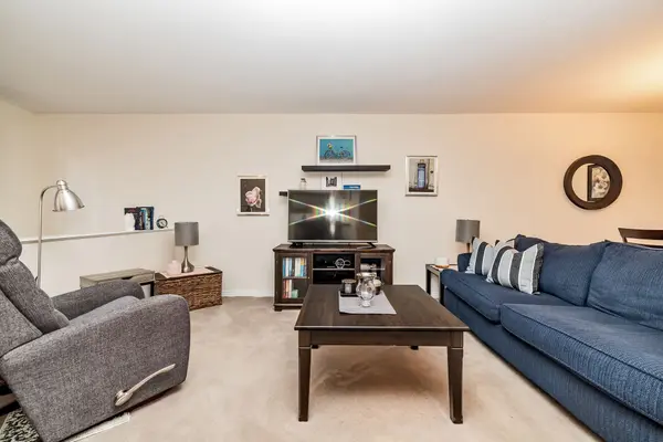 389 Wiffen Private, Bells Corners And South To Fallowfield, ON K2H 1G4