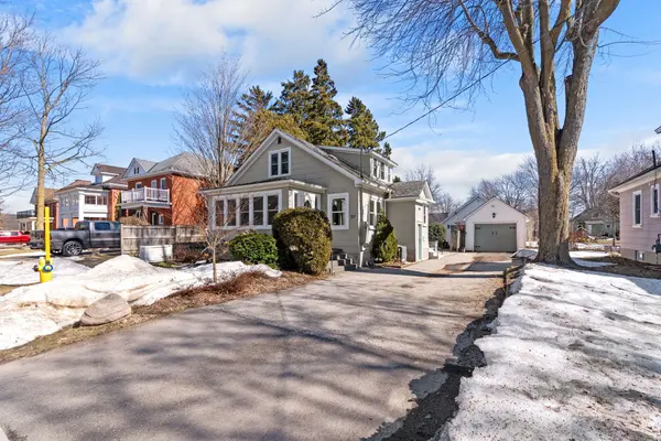 27 Pacific AVE, Perth East, ON N0K 1M0