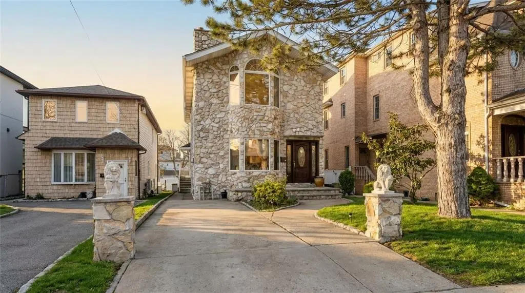 Address not disclosed, Staten  Island, NY 10305