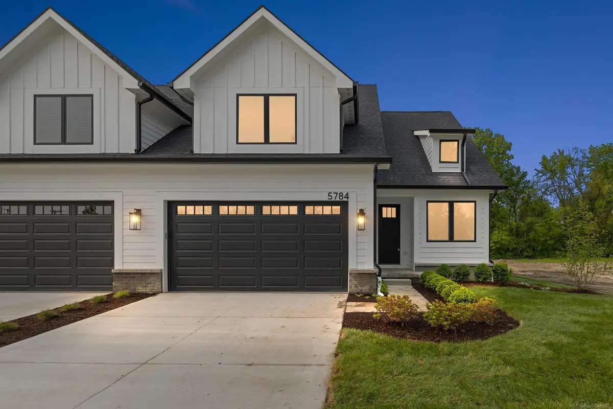 5820 Heights BLVD, Sterling Heights, MI 48314