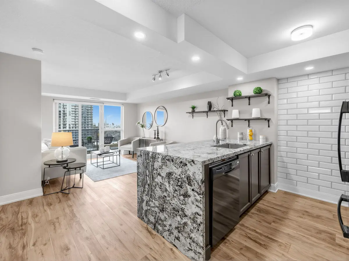 125 Village Green SQ #1907, Toronto E07, ON M1S 0G3