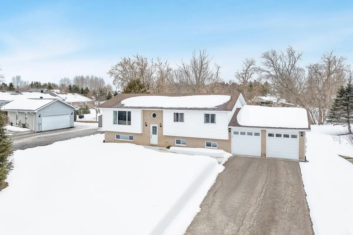 10 Surrey LN, Clearview, ON L0M 1N0