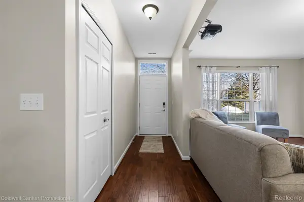 21105 Chesapeake CIR #243, Commerce Charter Township, MI 48390