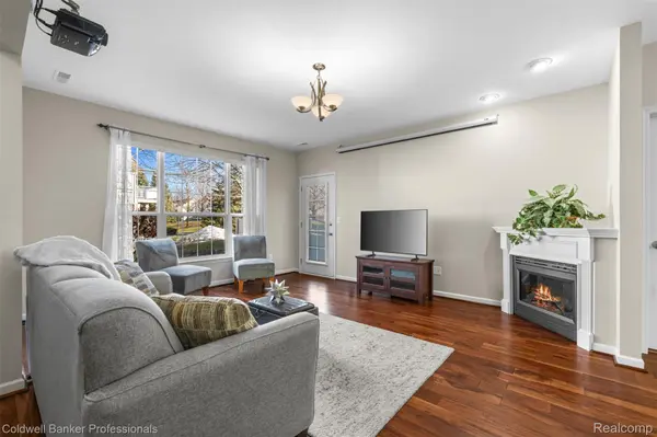 21105 Chesapeake CIR #243, Commerce Charter Township, MI 48390