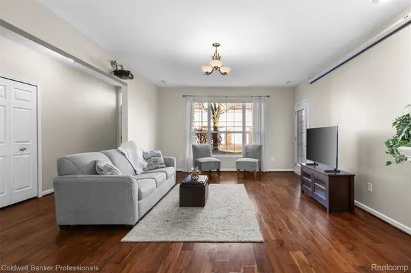 21105 Chesapeake CIR #243, Commerce Charter Township, MI 48390