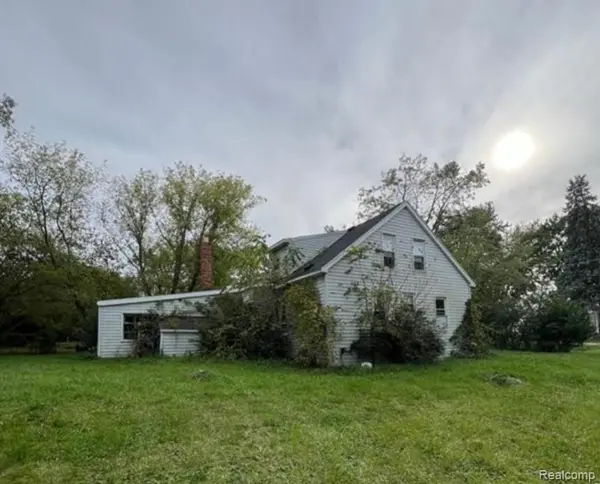 3193 Myrton ST, Burton, MI 48529