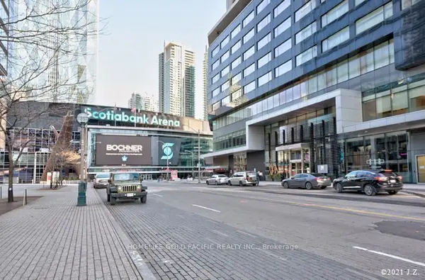 14 York ST #802, Toronto C01, ON M5J 0B1