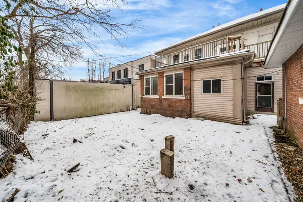 181 Poplar Plains RD, Toronto C02, ON M4V 2N1