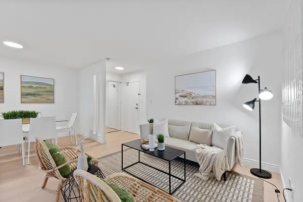 633 Bay ST #921, Toronto C01, ON M5G 2G4