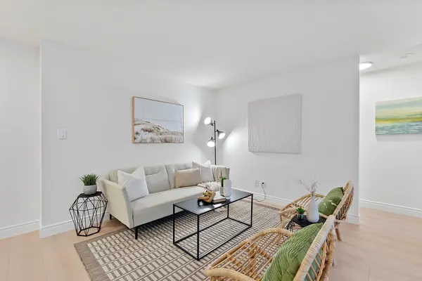 633 Bay ST #921, Toronto C01, ON M5G 2G4