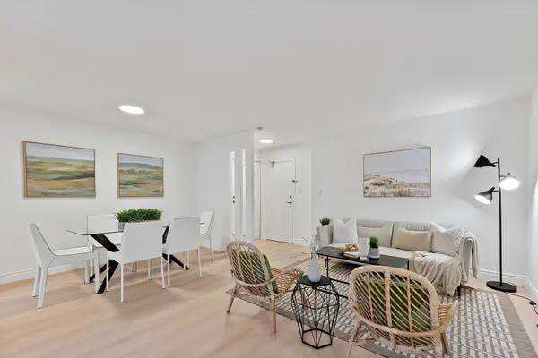 633 Bay ST #921, Toronto C01, ON M5G 2G4