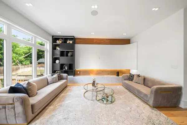 338A Horsham AVE, Toronto C07, ON M2R 1G6