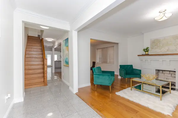 323 Lauder AVE, Toronto C03, ON M6E 3H7