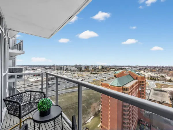 125 Village Green SQ #1907, Toronto E07, ON M1S 0G3