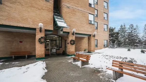1665 Pickering Pkwy #314, Pickering, ON L1V 6L4