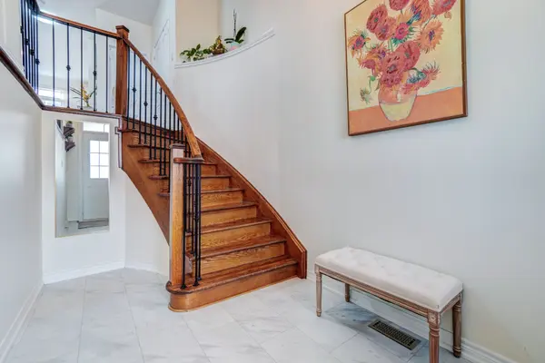 13 Arthur Case CRES, East Gwillimbury, ON L0G 1M0