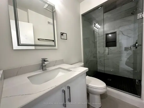 41 Mosley ST #A, Aurora, ON L4G 1G8