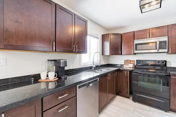 10 Surrey LN, Clearview, ON L0M 1N0