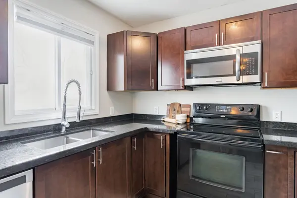 10 Surrey LN, Clearview, ON L0M 1N0