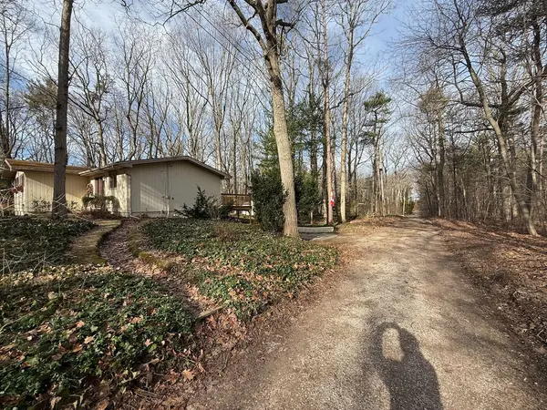 10296 Pines Pkwy, Lambton Shores, ON N0M 1T0