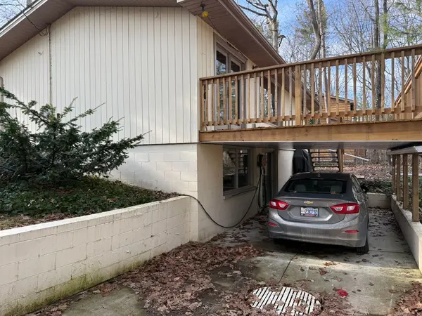 10296 Pines Pkwy, Lambton Shores, ON N0M 1T0