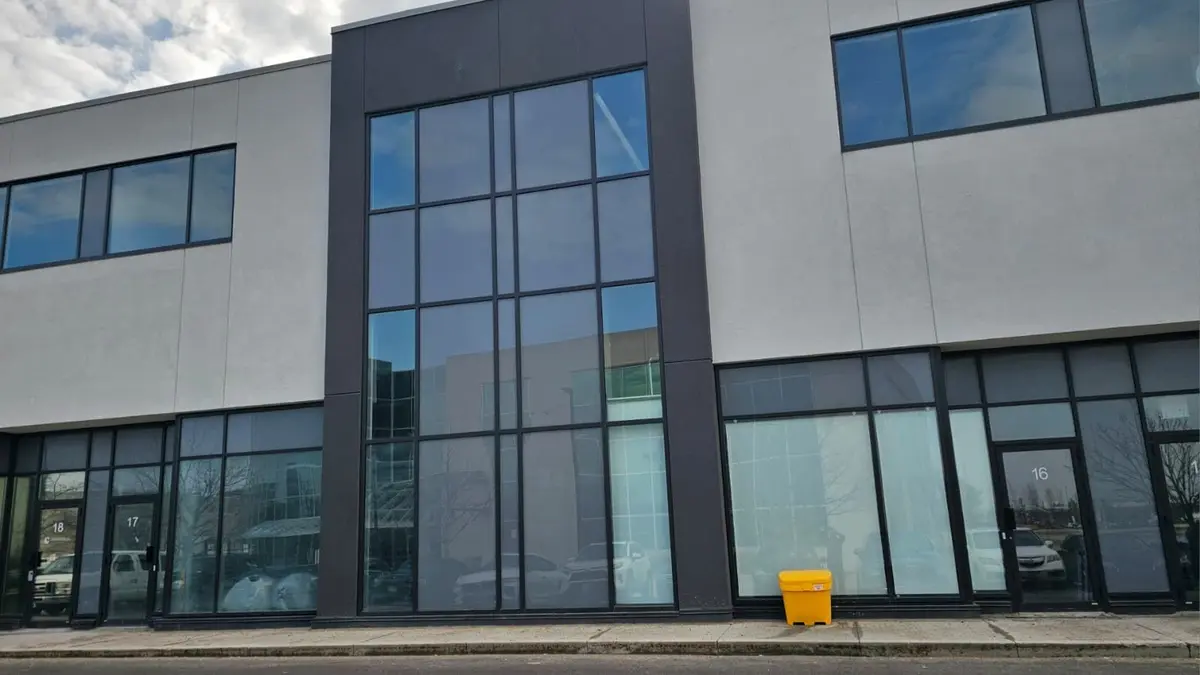 5270 Solar DR #16, Mississauga, ON L4W 0G7