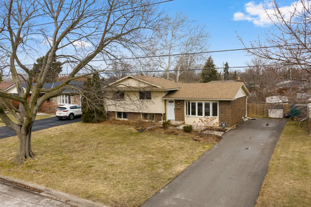 35 Bishops RD, St. Catharines, ON L2M 1T8
