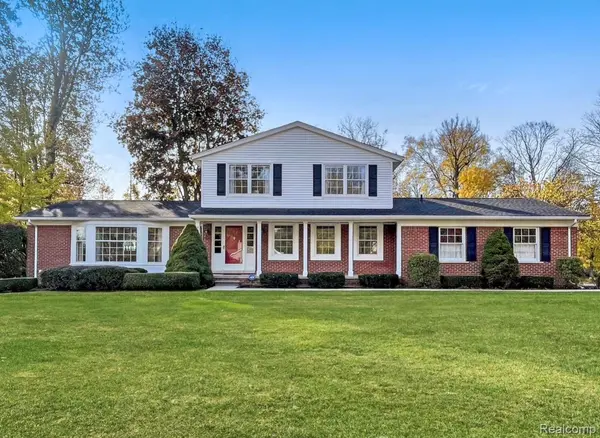 334 Beechview DR S, Oakland Charter Township, MI 48306