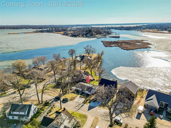 2918 Woodbine DR, Waterford Charter Township, MI 48328