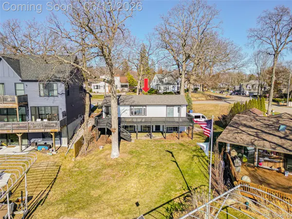 2918 Woodbine DR, Waterford Charter Township, MI 48328