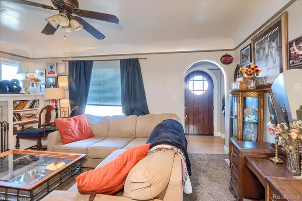 238 E Nepessing ST, Lapeer, MI 48446